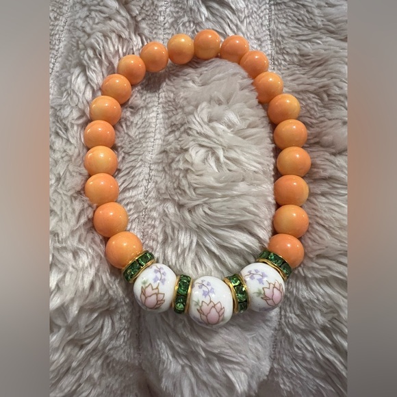 Jewelry - Peach Glass Beaded Bracelet with Floral Accent Beads and Green Crystals NWOT